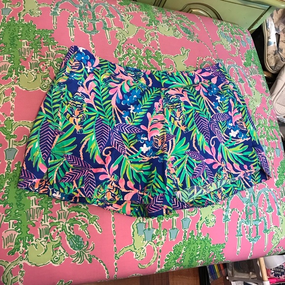 Lilly Pulitzer Pants - Lilly Pulitzer Ocean View Shorts How You Like Me Prowl shorts size small